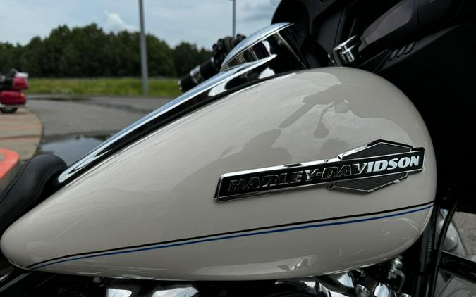 2022 Harley-Davidson Street Glide White Sand Pearl