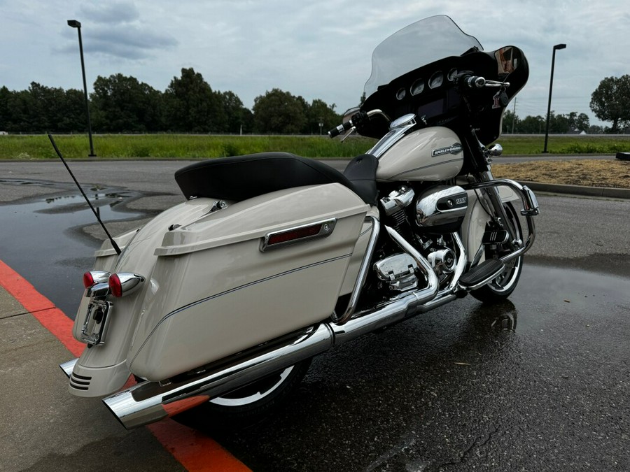 2022 Harley-Davidson Street Glide White Sand Pearl