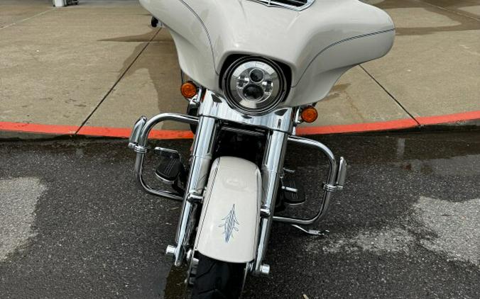 2022 Harley-Davidson Street Glide White Sand Pearl