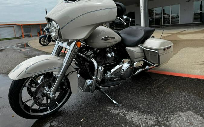 2022 Harley-Davidson Street Glide White Sand Pearl