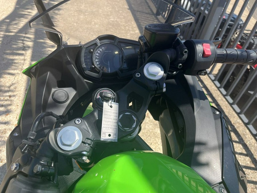 2023 Kawasaki Ninja 400 KRT Edition