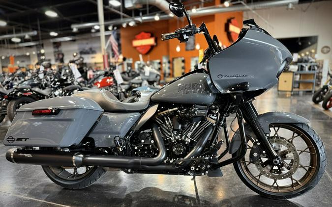 2022 Harley-Davidson® Road Glide® ST Gunship Gray