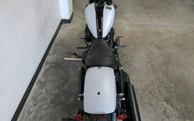 2026 Indian Chief Bobber Dark Horse Ghost White Metallic Smoke