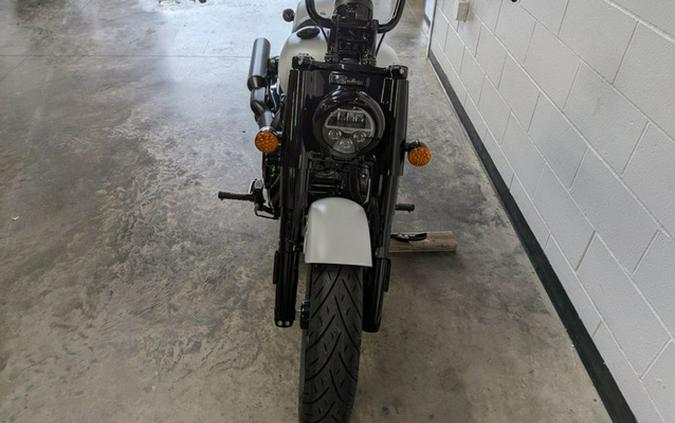 2026 Indian Chief Bobber Dark Horse Ghost White Metallic Smoke