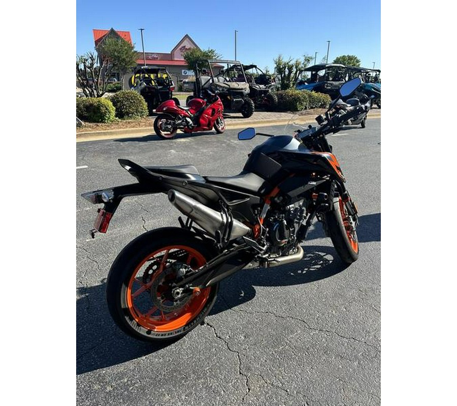 2022 KTM Duke 890 R