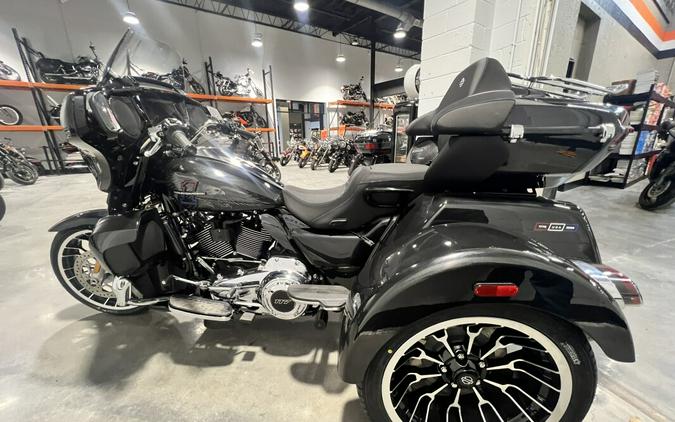 2026 Harley-Davidson® Street Glide 3 Limited Midnight Ember Chrome Trim FLHLT