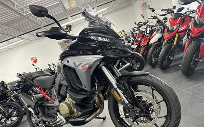 2025 Ducati Multistrada V4 S Travel & Radar