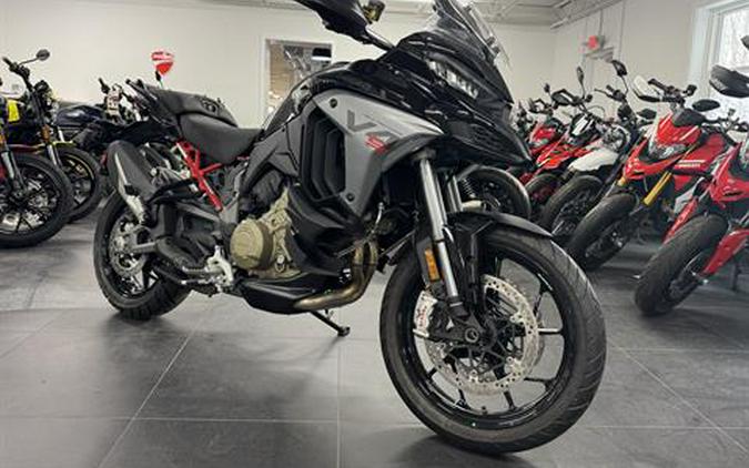 2025 Ducati Multistrada V4 S Travel & Radar