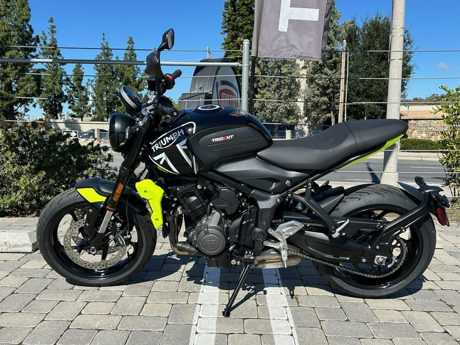 2024 Triumph Trident 660 Jet Black/Triumph Racing Yellow