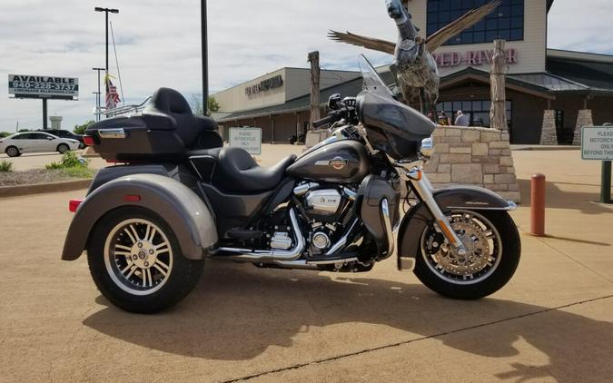 2023 Harley-Davidson® Tri Glide® Ultra Gray Haze/Silver Fortune