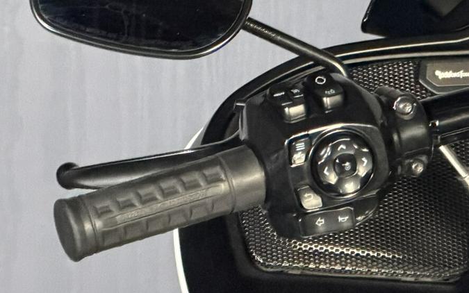 2024 Harley-Davidson® Road Glide® FLTRX WHITE ONYX PRL