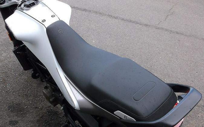 2023 Husqvarna® Vitpilen 401 HIGH BAR KIT