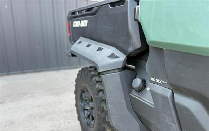 2025 Can-Am Defender DPS CAB