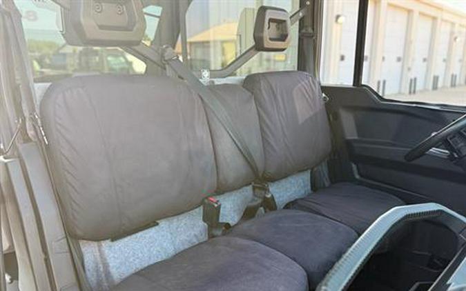 2025 Can-Am Defender DPS CAB