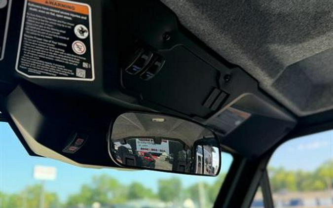 2025 Can-Am Defender DPS CAB