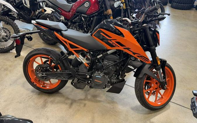 2023 KTM 200 Duke