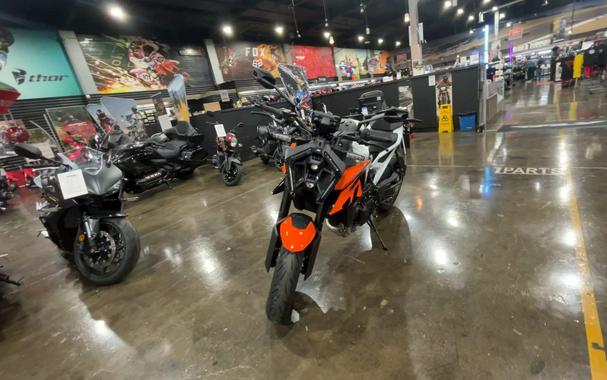 2027 KTM 990 DUKE