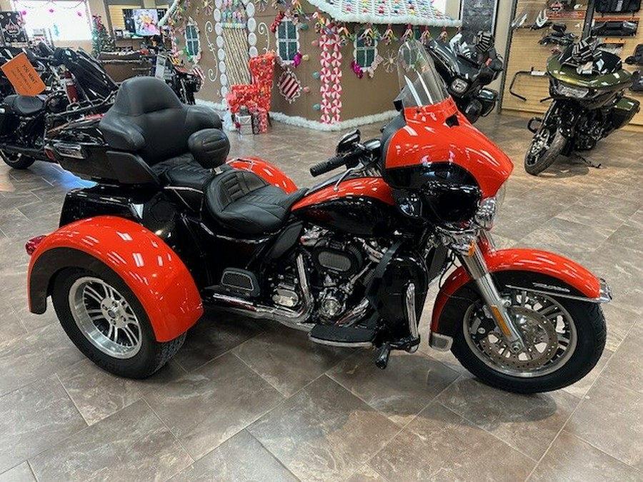 2020 Harley-Davidson® Tri Glide® Ultra RED & BLACK
