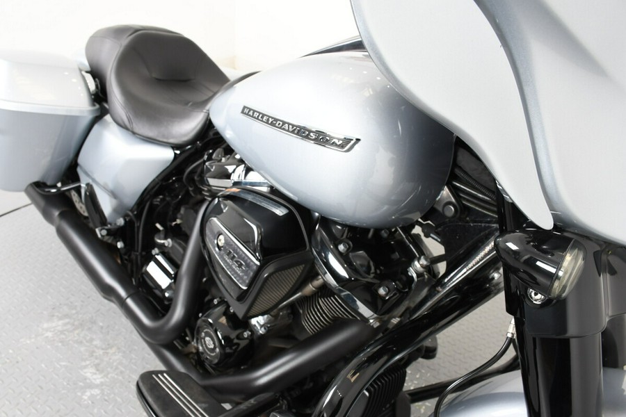 FLHXS 2019 Street Glide® Special