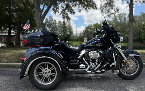 2013 Harley-Davidson® Tri Glide® Ultra Classic® Anniversary Edition Billiard Blue