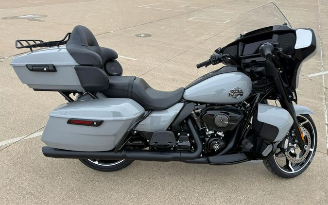2025 Harley-Davidson® Street Glide® Ultra Billiard Gray - Black Finish