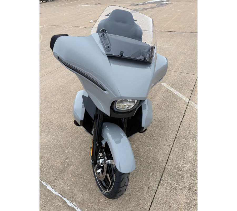 2025 Harley-Davidson® Street Glide® Ultra Billiard Gray - Black Finish