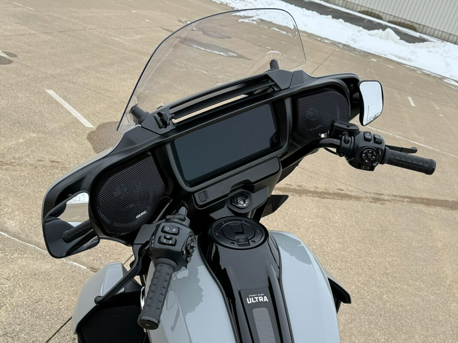 2025 Harley-Davidson® Street Glide® Ultra Billiard Gray - Black Finish