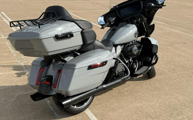 2025 Harley-Davidson® Street Glide® Ultra Billiard Gray - Black Finish