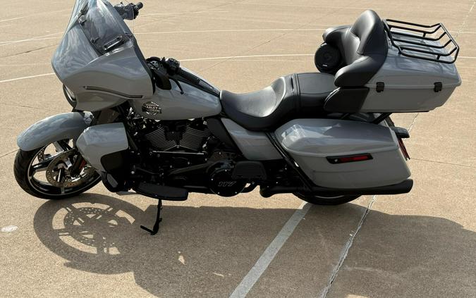 2025 Harley-Davidson® Street Glide® Ultra Billiard Gray - Black Finish