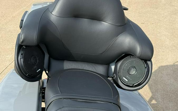 2025 Harley-Davidson® Street Glide® Ultra Billiard Gray - Black Finish