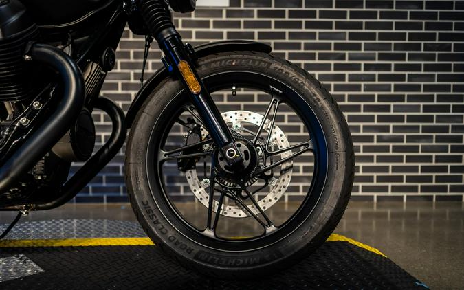 2026 Moto Guzzi V7 Stone