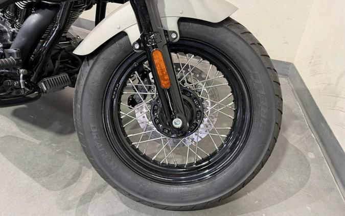2023 Indian Chief Bobber Dark Horse Silver Quartz Smoke