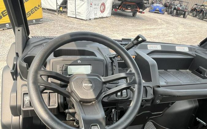 2025 Can-Am Defender HD7