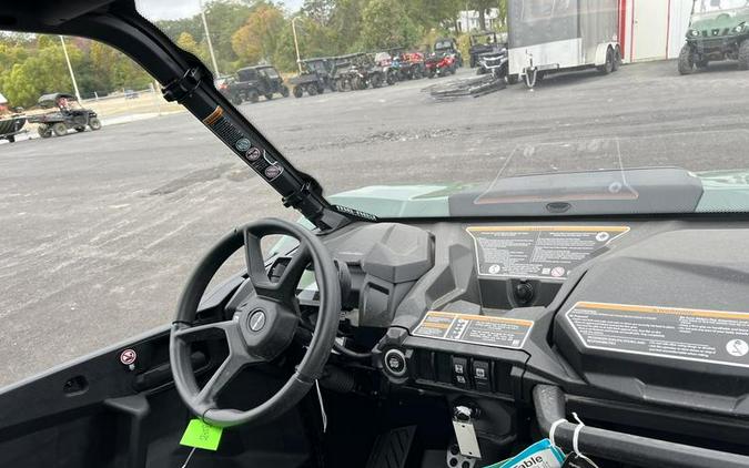 2023 Can-Am® Commander MAX DPS