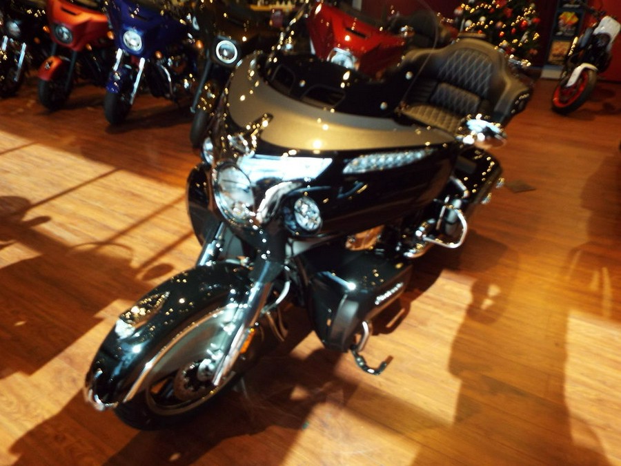 2024 Indian Motorcycle® Roadmaster® Black Metallic/Titanium Metallic