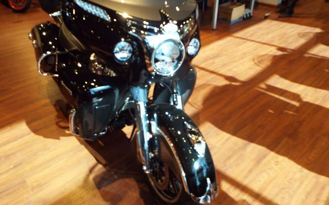 2024 Indian Motorcycle® Roadmaster® Black Metallic/Titanium Metallic