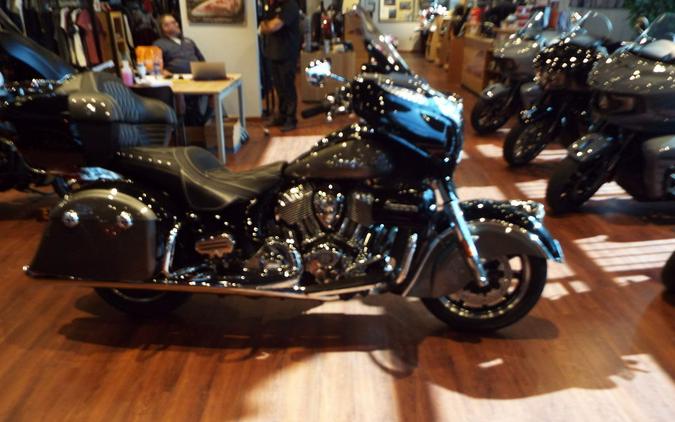 2024 Indian Motorcycle® Roadmaster® Black Metallic/Titanium Metallic