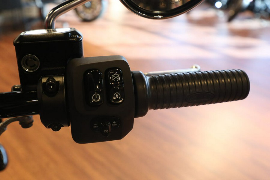 2024 Indian Motorcycle® Super Chief ABS Black Metallic