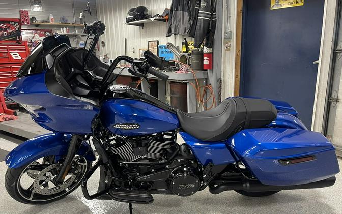 2024 Harley-Davidson Road Glide® Blue Burst - Black Finish