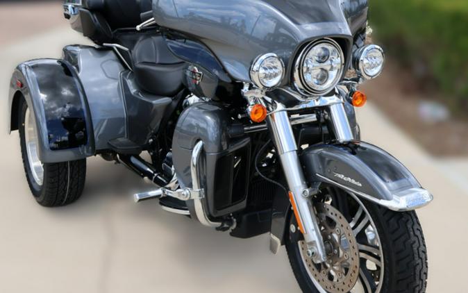 2022 Harley-Davidson Tri Glide Ultra FLHTCUTG