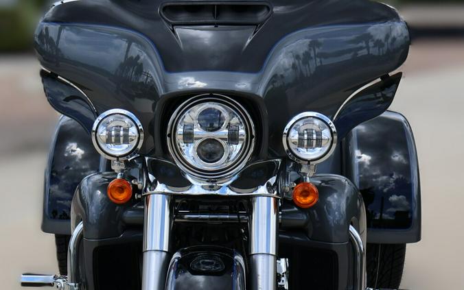 2022 Harley-Davidson Tri Glide Ultra FLHTCUTG