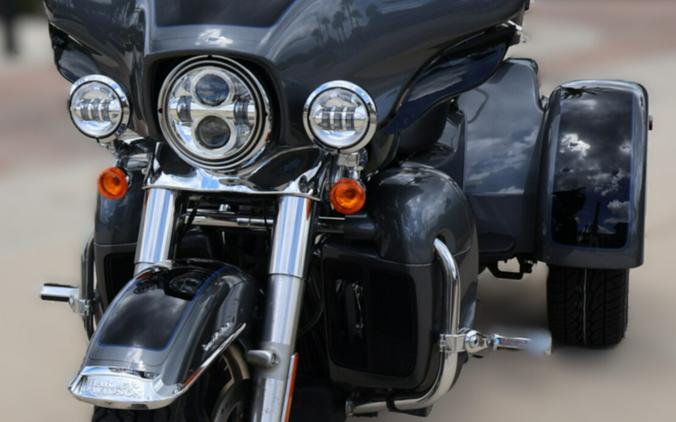 2022 Harley-Davidson Tri Glide Ultra FLHTCUTG