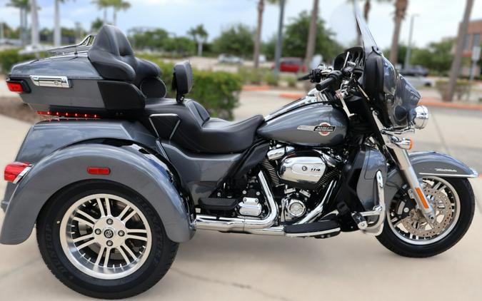 2022 Harley-Davidson Tri Glide Ultra FLHTCUTG