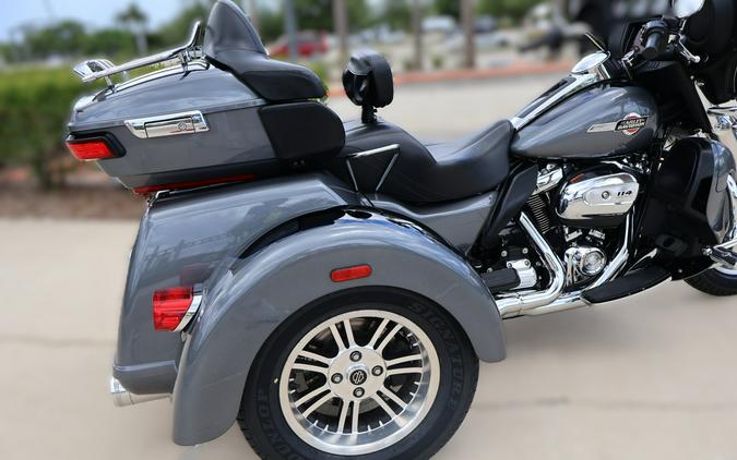 2022 Harley-Davidson Tri Glide Ultra FLHTCUTG