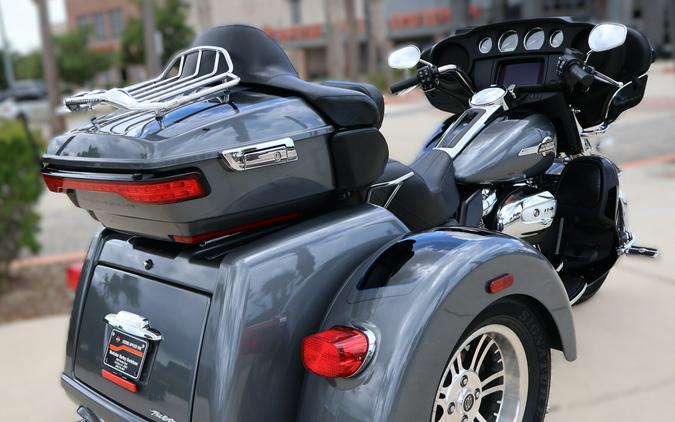 2022 Harley-Davidson Tri Glide Ultra FLHTCUTG