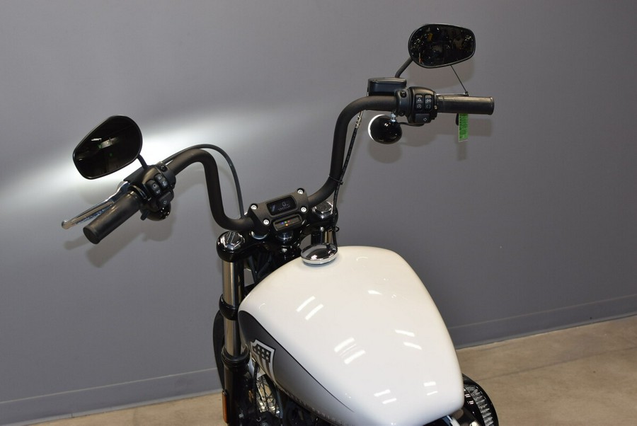 2021 Harley-Davidson Street Bob 114 Stone Washed White Pearl