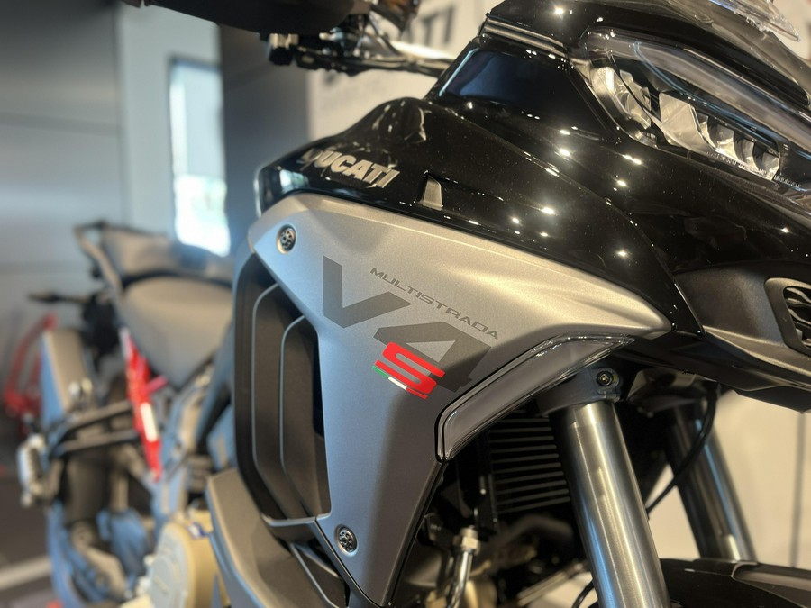2025 Ducati MULTISTRADA V4S TRAVEL RADAR