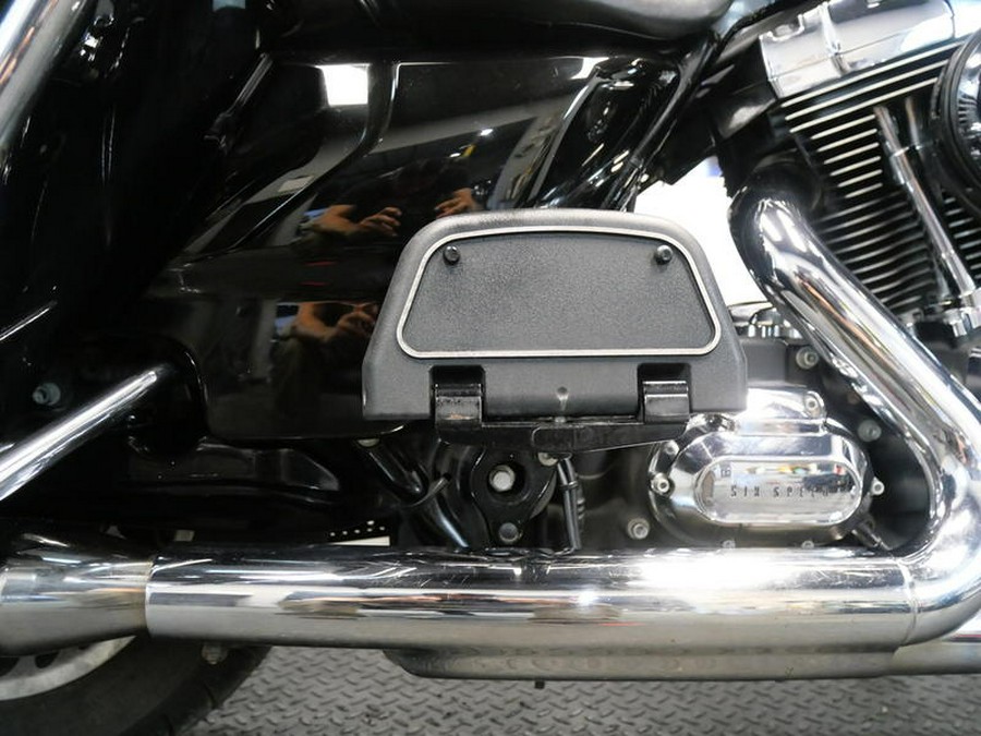 2011 Harley-Davidson® FLHTC - Electra Glide® Classic