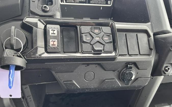 2026 Can-Am® Defender 6x6 XT HD10