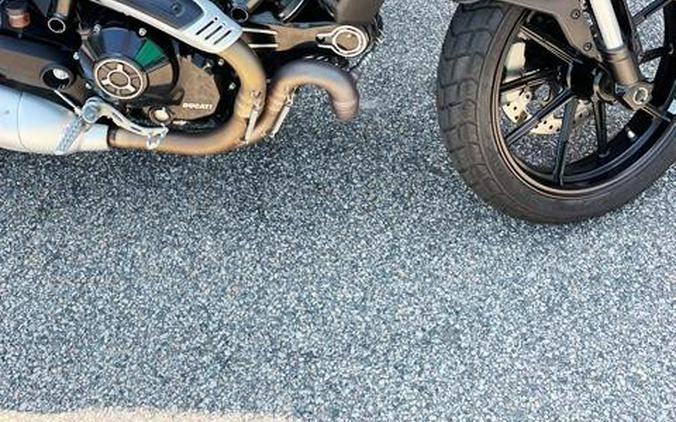 2023 Scrambler ICON DARK - Ducati